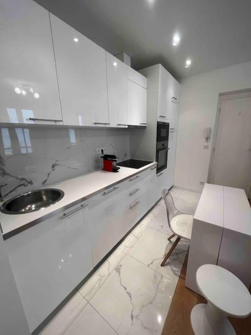 Luxury Appartment, Champs Elysees, Neuf ! Paris Exterior foto